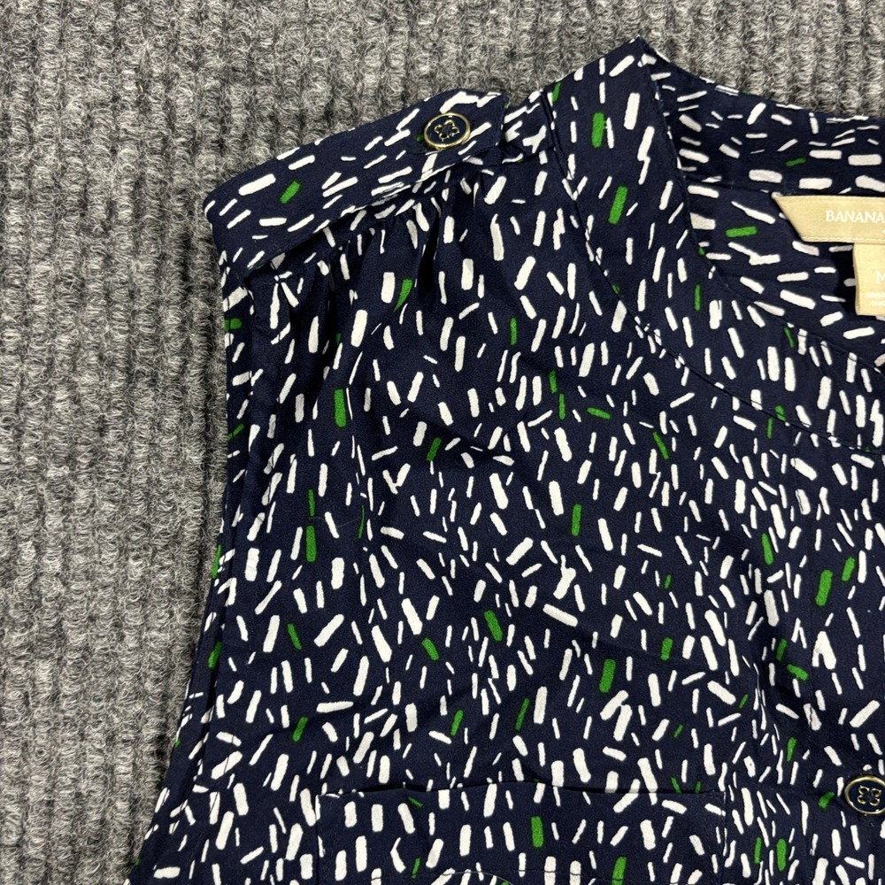 Banana Republic Sleeveless Blouse Womens Medium Navy Blue Dash Print Epaulettes - Picture 3 of 12